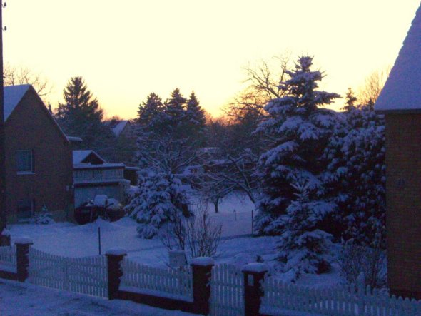 Hausfassade / Außenansichten 'Januar im Schnee versunken'
