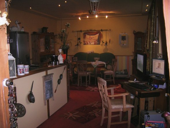 Küche und wohnzimmer in einem kleinen raum ~ dayoop.com Bilder von wohnzimmer mit balken kleinen