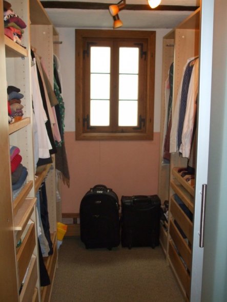 Wohnzimmer durchgangszimmer/begehbarer kleiderschrank landhaus ...