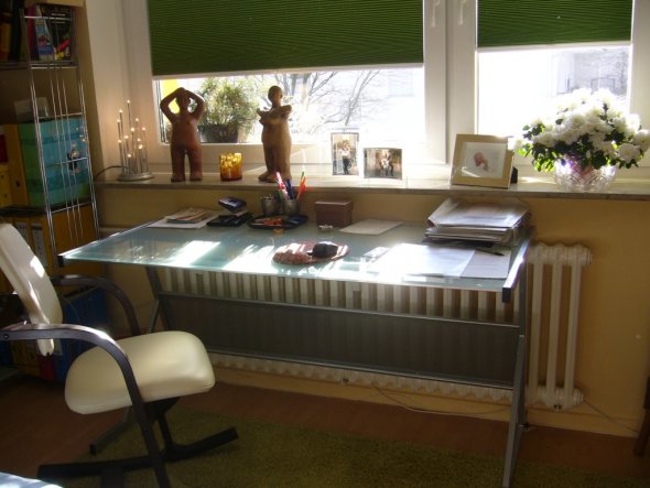 Wohnzimmer vitrine dekorieren ~ raum und möbeldesign inspiration