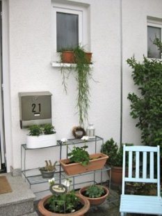 Vor dem Haus