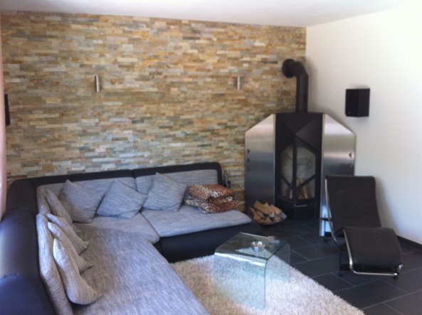 Wohnzimmer steinwand bilder: steinwand im wohnzimmer. wohnzimmer ... Mediterranes wohnzimmer mit steinwand