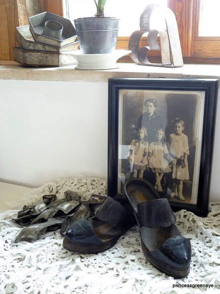 Meine Oma mit Ihren Zwillingsschwestern und ihrer Mutter - das Bild begelitet mich schon ein Leben lang