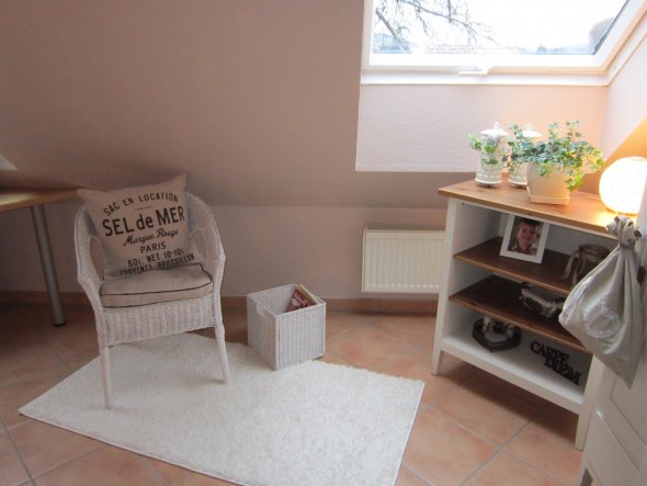 ...so unser Büro hat eine neue Wandfarbe bekommen....war echt anstrengend....)))