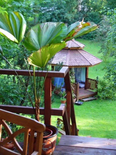 Terrasse / Balkon 'Holzbalkon mit Treppe'