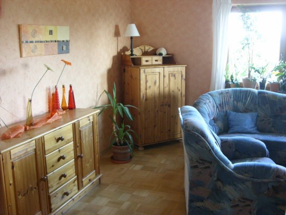 Wohnzimmer-Ausschnitt
Sideboard/Eckschrank, Couch