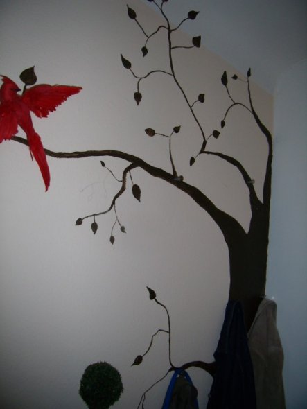 Als Alternative habe ich einen Baum an die Wand gemalt und in mit Knöpfen bestückt
