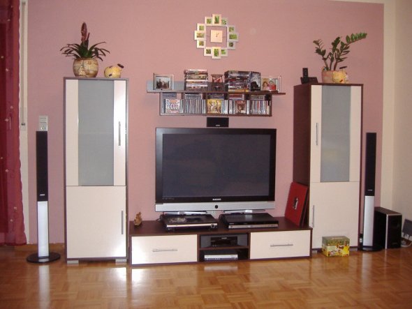 mit Plasma TV,HifiSystem und  Festplatten-Recorder