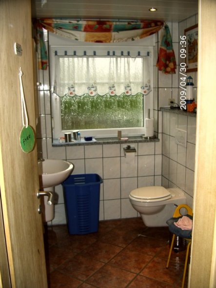 Kleines Badezimmer für unseren zwei Großen, alles selbst gemacht, wirklich alles (Rohbau bis fertiges Badezimmer).
klein aber fein