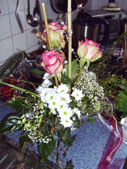 Gesteck mit Rosen
