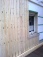 Da unter der Überdachung die Fassade nicht mehr so schön war, haben wir angefangen eine Holzfassade anzubringen. Ich wollte es gern ein wenig schwedis