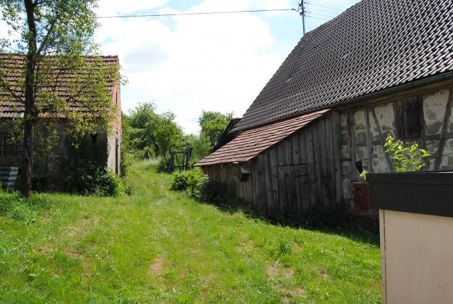 Das Backhäusle gehört auch zu uns, wenn auch kein Bauplatz, aber irgendwann unser Garten.