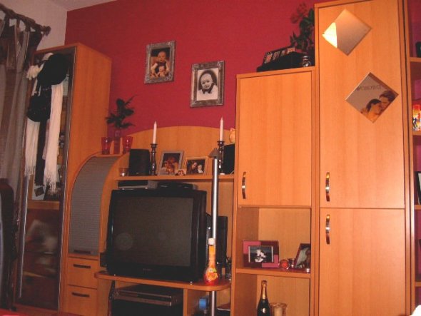 Leider nicht zu erkennen :o(
Meine Pinkfarbende Wand !!