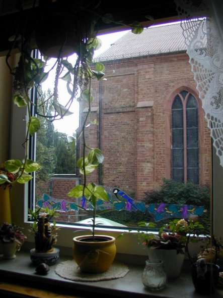 Aussicht aus dem Küchenfester auf meinen "Wecker" eine Kirche. Das war aber nicht der Grund für meinen Umzug.