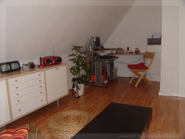 der Arbeitsbereich im Wohnzimmer. Wegen dieser Ecke hab ich mich damals für die Wohnung entschieden ;D