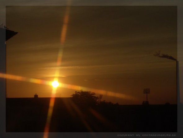 was gibt es schöneres als einen Sonnenuntergang mit glutrotem Himmel und das vom Balkon aus