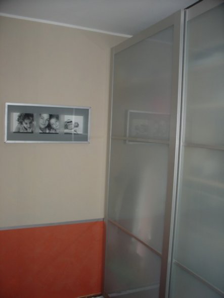 Schwebetürenschrank in silber