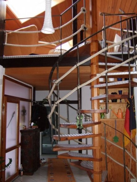 Flur/Diele 'die Treppe als verbindung zwischen den beiden Etagen'