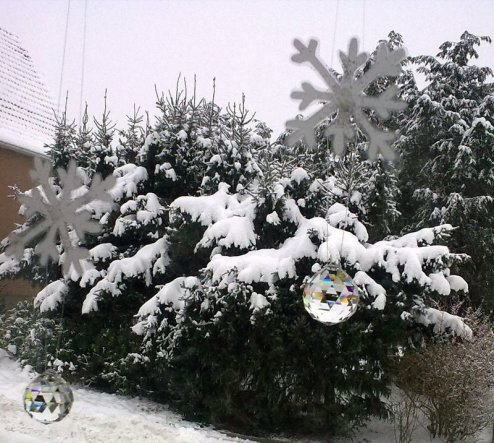 Hier "paaren" sich meine geliebten Regenbogenkristalle mit laminierten Schneekristalen!