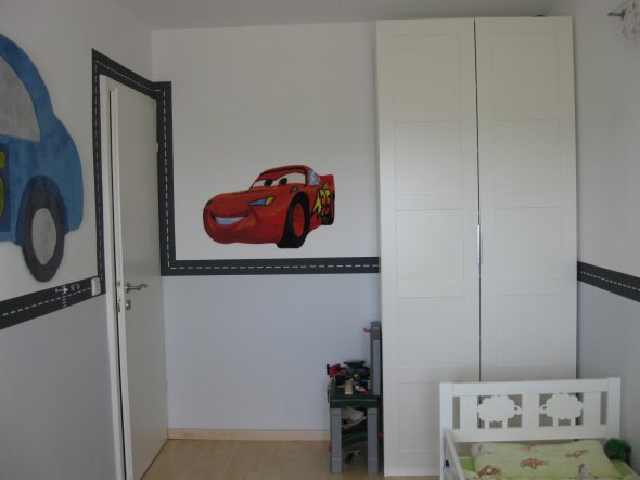 Raumhoher Schrank und wieder ein Autoteppich :-)