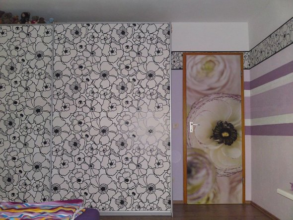 Der tapezierte "Blumenschrank"