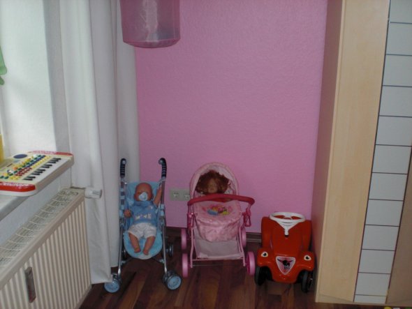 Kinderzimmer 'Stacy Alicia Chayenne`s rosa Suite mit Hello Kitty'