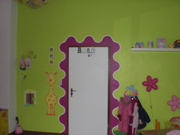 Kinderzimmer 'Stacy Alicia Chayenne`s rosa Suite mit Hello Kitty'