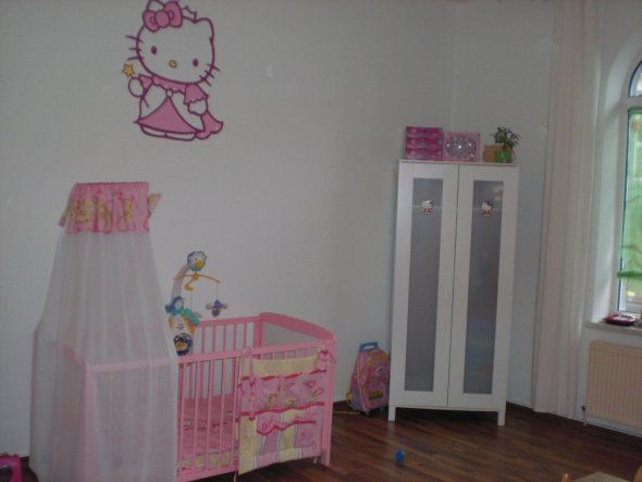 Kinderzimmer 'Stacy Alicia Chayenne`s rosa Suite mit Hello Kitty'