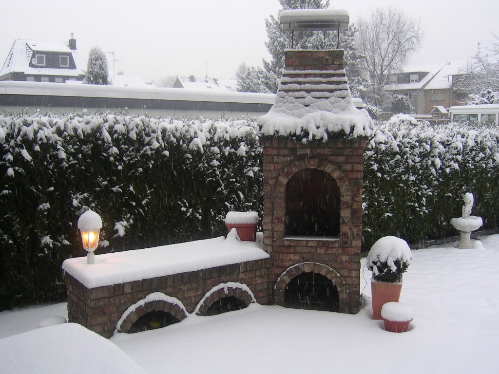 Gemauerter Grill Mit Dach