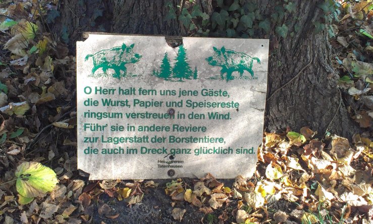 bei diesem Schild meinte mein Mann: "Das kenne ich noch aus meiner Kindheit! Damals hing es allerdings hoch oben am Baum...!"