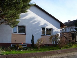 unser Haus von der Strasse aus