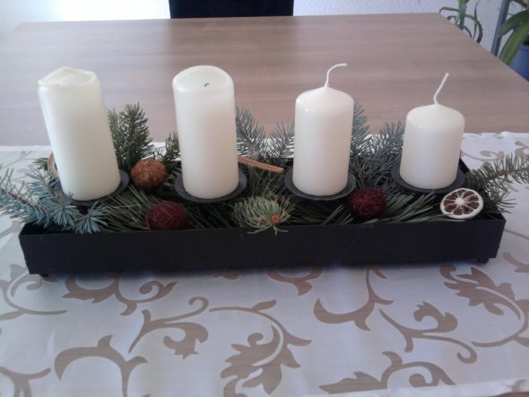 Das ist unser "Adventskranz" (natürlich selbstgemacht)