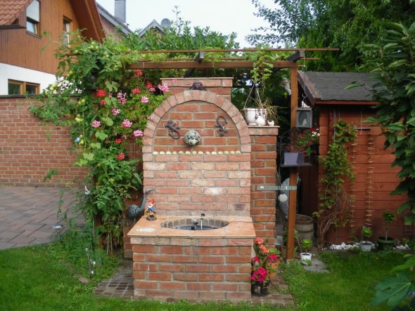 Brunnen, hat mein Mann gebaut.