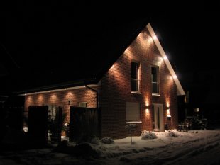 Hausfassade / Außenansichten 'Unser Haus bei Nacht'