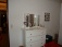 Nun habe ich auf der Kommode meinen zum Schmuckschrank umfunktionierten Badschrank und Deko hingestellt:-)