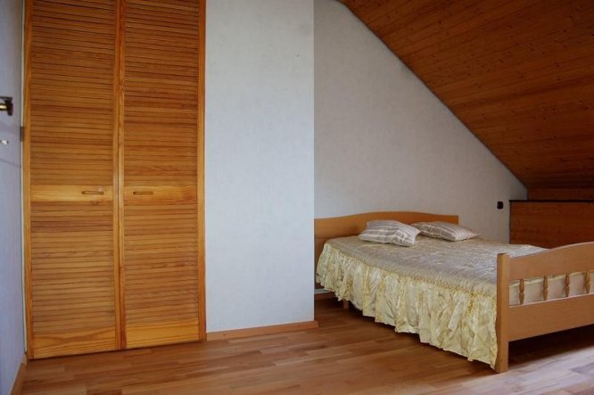 Schlafzimmer mit Einbauschrank