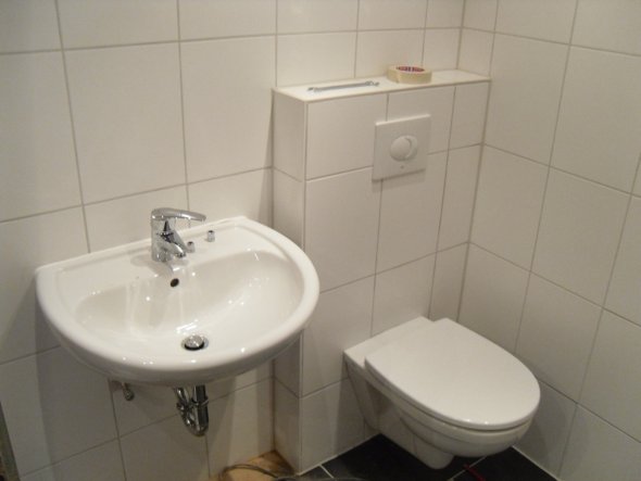 Juhu...endlich eine Toilette und ein Waschbecken :-)