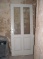 Das ist die alte Tür die jetzt zur Kleiderkammer hinführt.
Die mit den schönen Jugendstilgravuren :-)
Ursprünglich war das wohl mal die Kü
