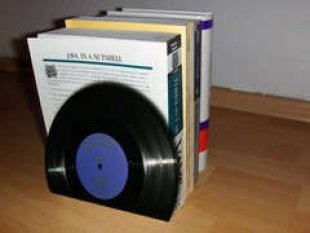 Tipp & Trick 'Stylische Buchstützen aus Schallplatten'