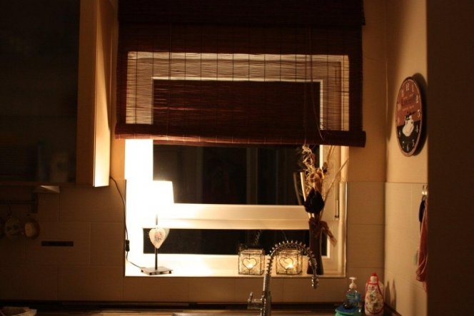 Mit einer neuen Lampe und neuen Teelichthaltern die Fensterbank umdekoriert