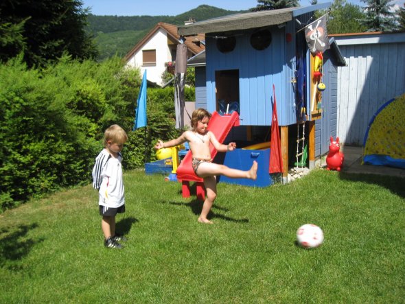 Das Piratenspielhaus im Sommer