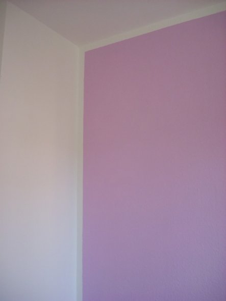 Das ist die linke Wand, wo dann nachher das Bett stehen soll.