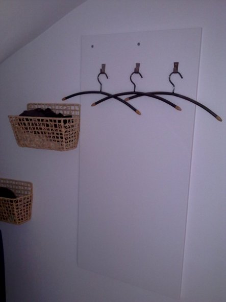 Hier unsere selbst gebaute Garderobe