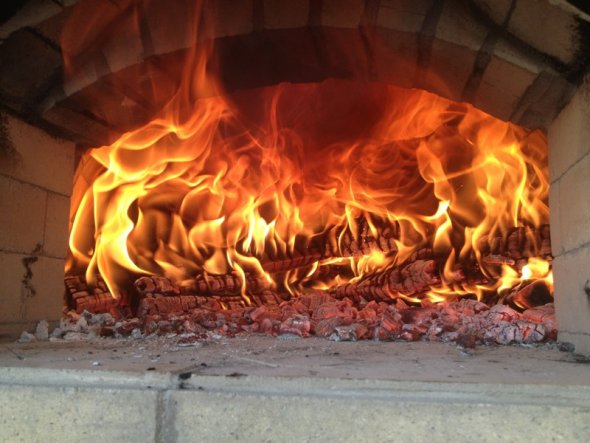 Garten 'Gotische Gartenküche mit Holzbackofen im Bau'