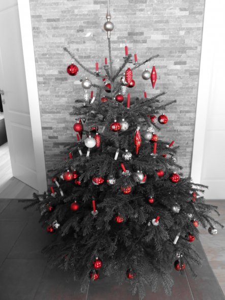 neuer Baum mit altem Schmuck