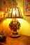 Diese Lampe habe ich aus einem holen Messing-Tara-Kopf gebaut. Den Lampenschirm habe ich aus Peddigrohr geflochten und dunkelbraun gebeizt.