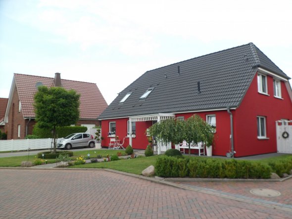 Hausfassade / Außenansichten 'Unser Haus ...nun in Rot'