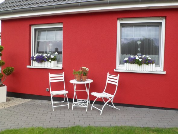 Hausfassade / Außenansichten 'Unser Haus ...nun in Rot'