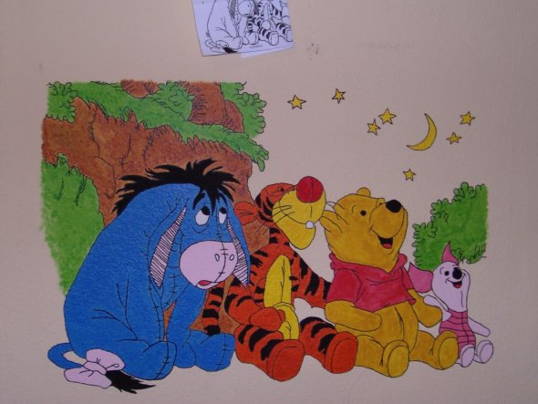 Das neue Zimmer meines Sohne`s war eindeutig zu langweilig. Also habe ich mir dieses Motiv ausgesucht und es an die Wand gemalt.