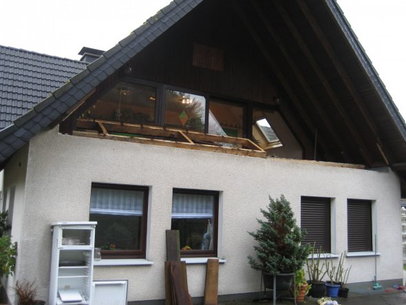 Außenansicht - noch ist der Kinderzimmer-Balkon da...